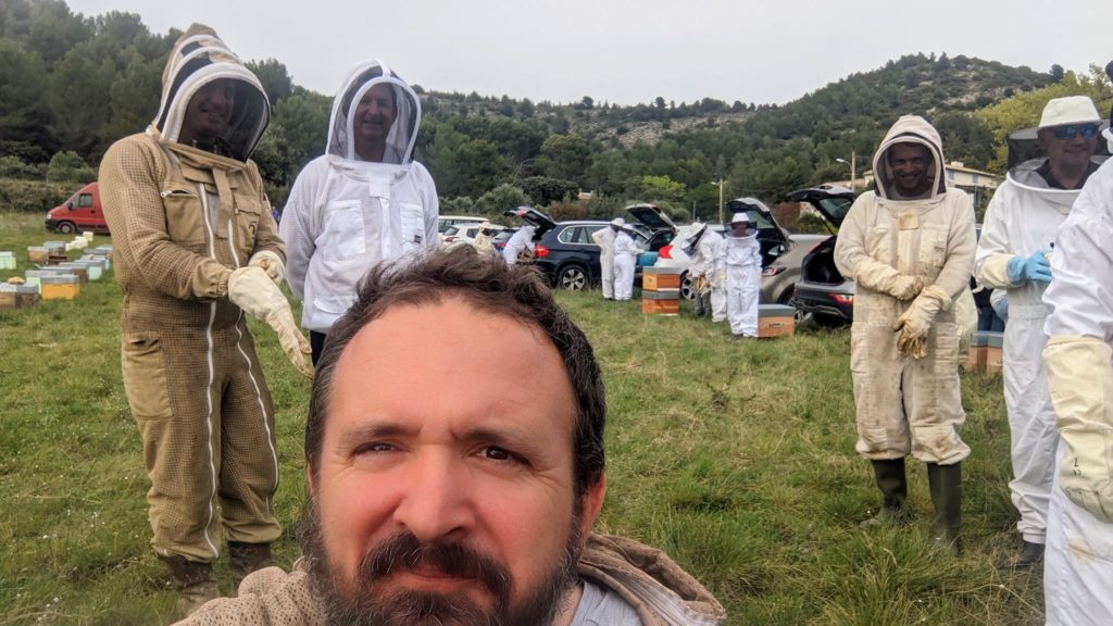 Livraison pour le rucher école de Saint-Cannat / Association APIREA